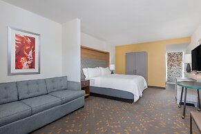 Holiday Inn & Suites Pittsfield-Berkshires by IHG