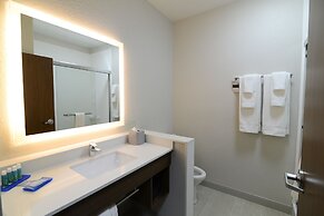 Holiday Inn Express & Suites Chicago North Shore - Niles by IHG