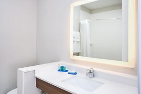 Holiday Inn Express & Suites Chicago North Shore - Niles by IHG