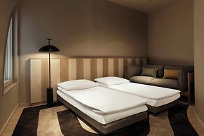 Hagastrand, Autograph Collection