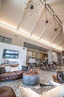 Hotel Renovo Des Moines Urbandale,Tapestry Collection Hilton