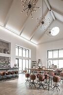 Hotel Renovo Des Moines Urbandale,Tapestry Collection Hilton