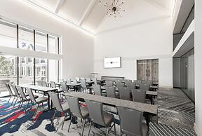 Hotel Renovo Des Moines Urbandale,Tapestry Collection Hilton