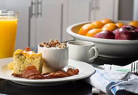 Hotel Renovo Des Moines Urbandale,Tapestry Collection Hilton