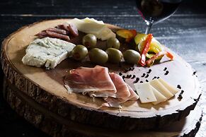 Hotel Renovo Des Moines Urbandale,Tapestry Collection Hilton