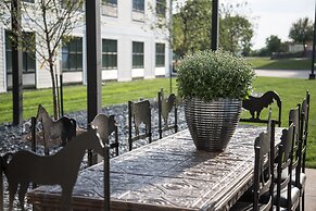 Hotel Renovo Des Moines Urbandale,Tapestry Collection Hilton