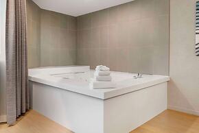 Radisson Plaza Hotel & Suites Kalamazoo