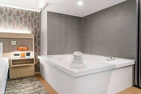 Radisson Plaza Hotel & Suites Kalamazoo