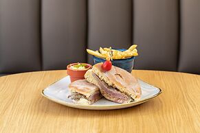 Holiday Inn Lisbon by IHG