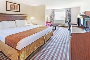 Days Inn & Suites by Wyndham Vancouver