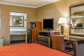 Quality Inn & Suites Ft. Jackson Maingate