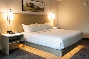 DoubleTree by Hilton Austin, MN