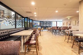 DoubleTree by Hilton Austin, MN