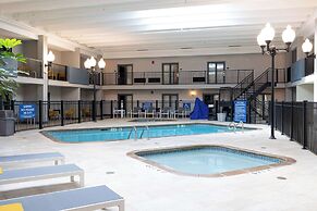 DoubleTree by Hilton Austin, MN