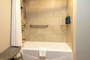 DoubleTree by Hilton Austin, MN