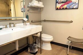 DoubleTree by Hilton Austin, MN