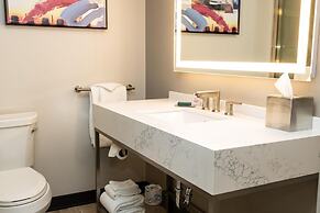 DoubleTree by Hilton Austin, MN