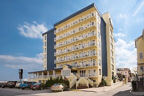 Howard Johnson Plaza Hotel by Wyndham Ocean City Oceanfront