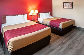 Econo Lodge on the Bay