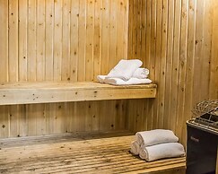 Econo Lodge on the Bay