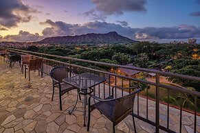 Castle at Waikīkī Grand