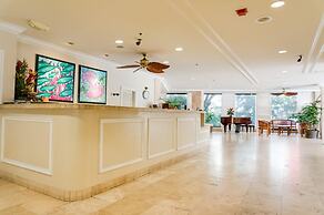 Castle at Waikīkī Grand