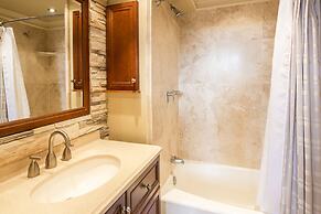 Castle at Waikīkī Grand