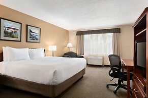 Days Inn & Suites by Wyndham Moncton