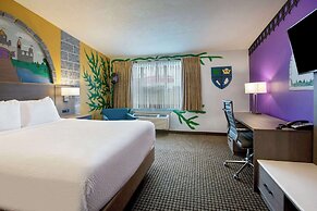 Days Inn & Suites by Wyndham Moncton