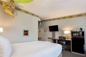 Days Inn & Suites by Wyndham Moncton