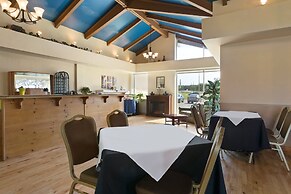 Days Inn & Suites by Wyndham Moncton