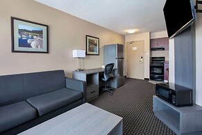 Days Inn & Suites by Wyndham Moncton