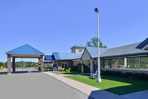 Days Inn & Suites by Wyndham Moncton