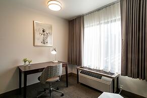 Oxford Suites Portland - Jantzen Beach