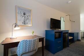 Oxford Suites Portland - Jantzen Beach