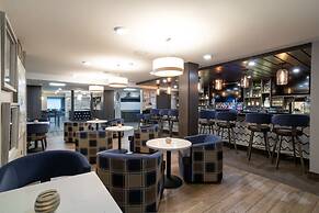 Oxford Suites Portland - Jantzen Beach