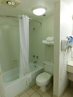 Days Inn & Suites by Wyndham Arlington Heights