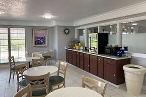 Days Inn & Suites by Wyndham Arlington Heights