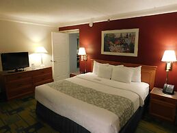 Days Inn & Suites by Wyndham Arlington Heights