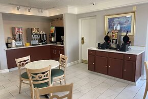 Days Inn & Suites by Wyndham Arlington Heights