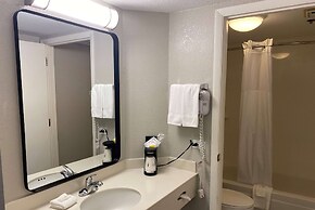 Days Inn & Suites by Wyndham Arlington Heights
