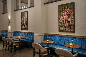 Hotel Adagio, Autograph Collection