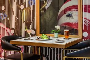Hotel Adagio, Autograph Collection