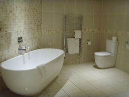 Waterton Park Hotel