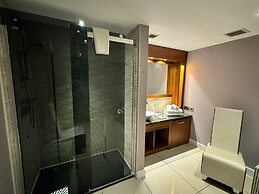 Waterton Park Hotel