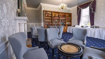 Waterton Park Hotel