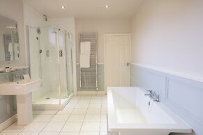 Waterton Park Hotel