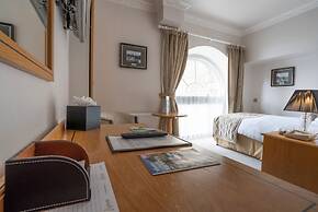 Waterton Park Hotel