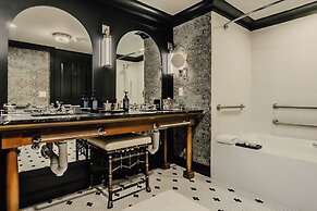 Hotel Jerome, Auberge Collection