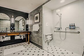 Hotel Jerome, Auberge Collection